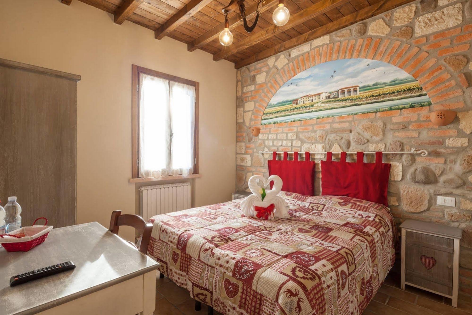 La Casa Delle Rondini Bed & Breakfast Roncoferraro Luaran gambar