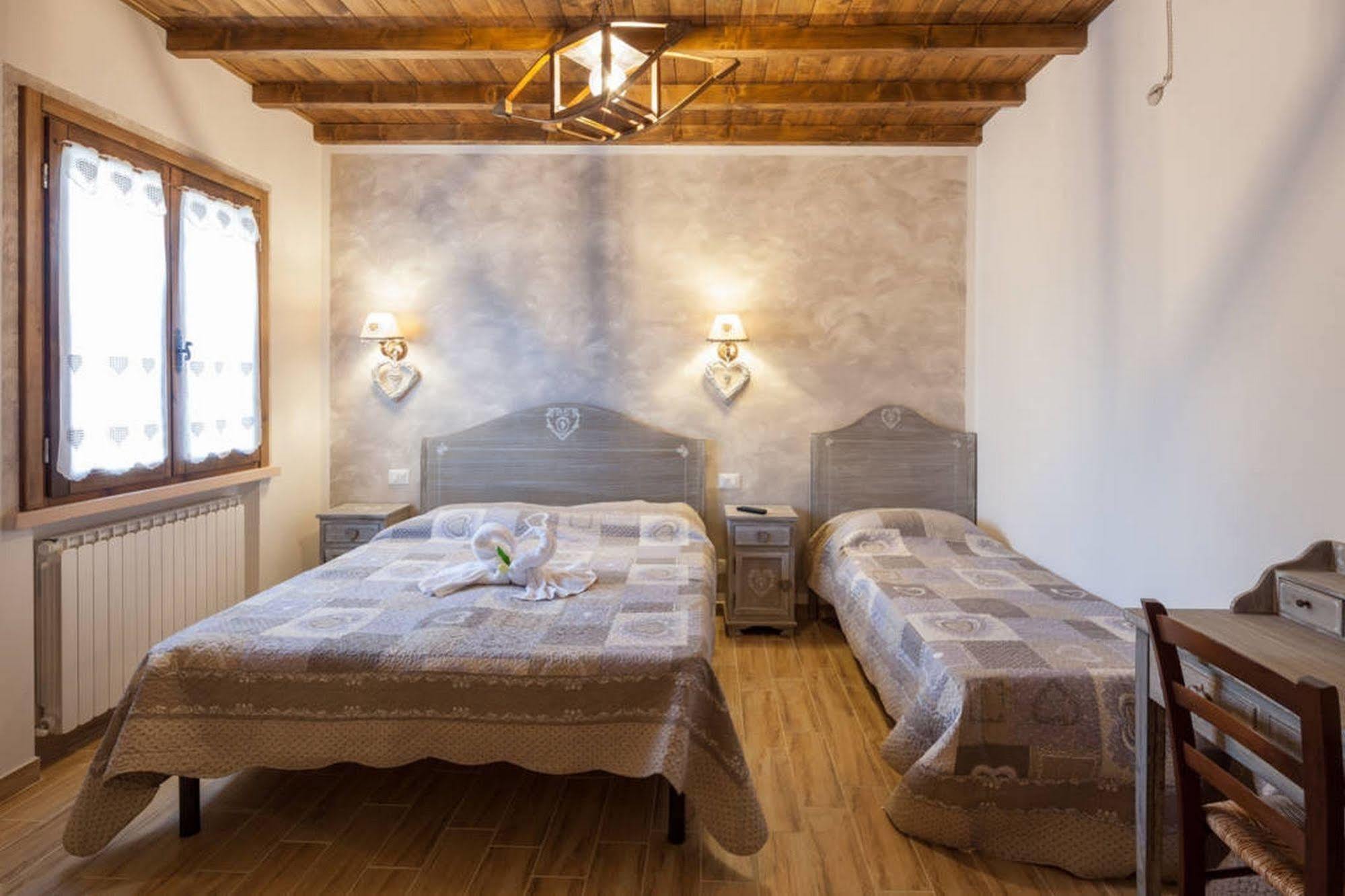 La Casa Delle Rondini Bed & Breakfast Roncoferraro Luaran gambar