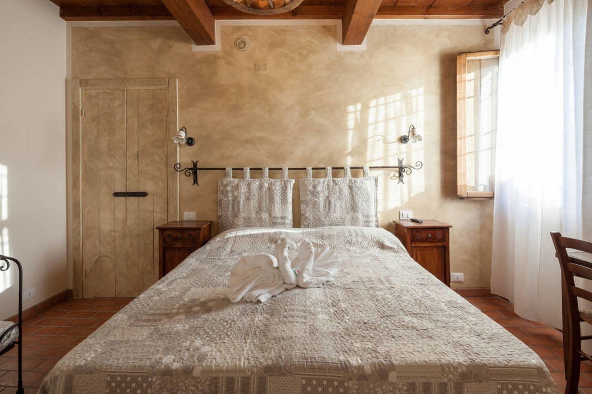 La Casa Delle Rondini Bed & Breakfast Roncoferraro Luaran gambar