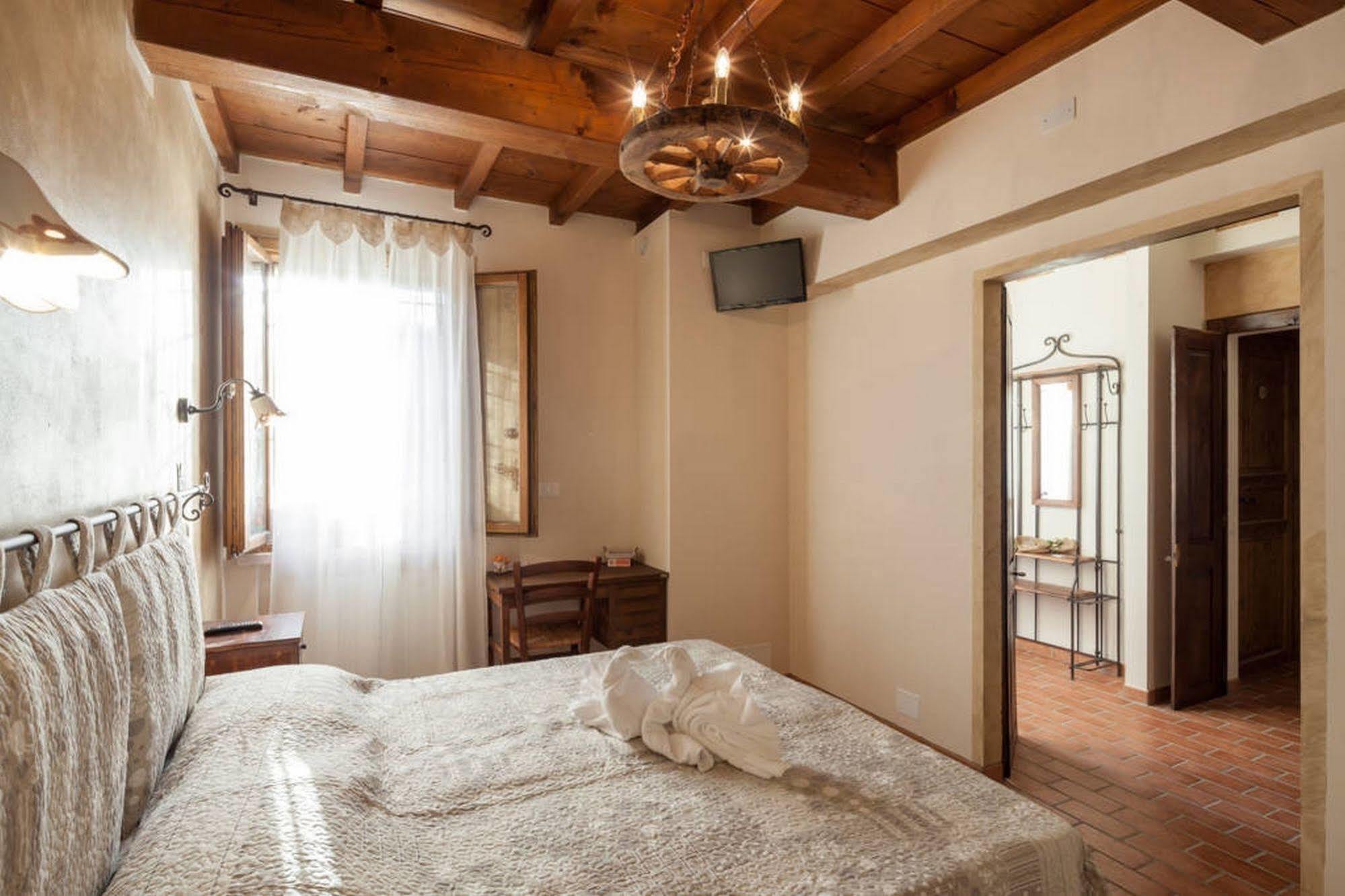 La Casa Delle Rondini Bed & Breakfast Roncoferraro Luaran gambar