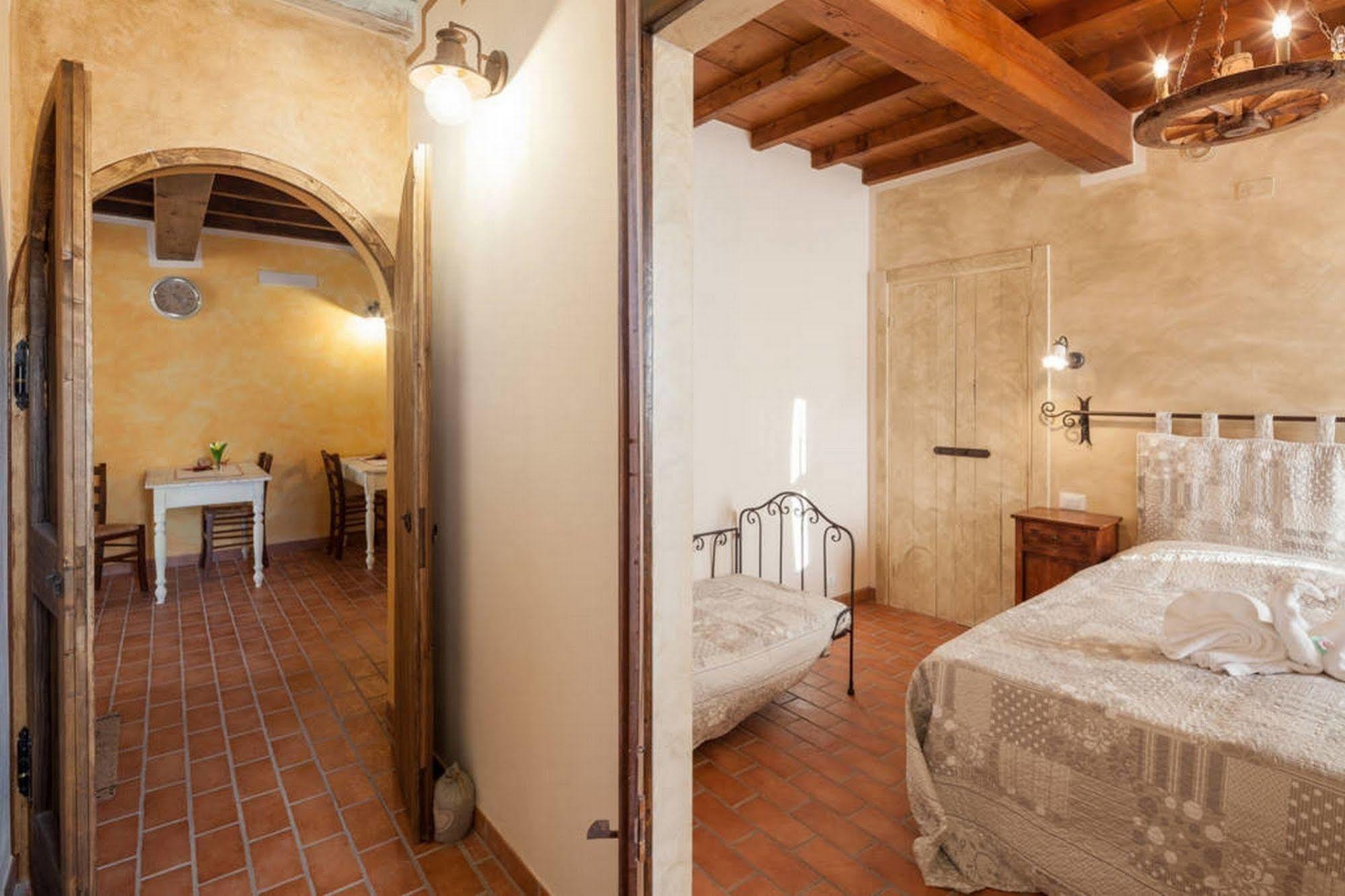 La Casa Delle Rondini Bed & Breakfast Roncoferraro Luaran gambar
