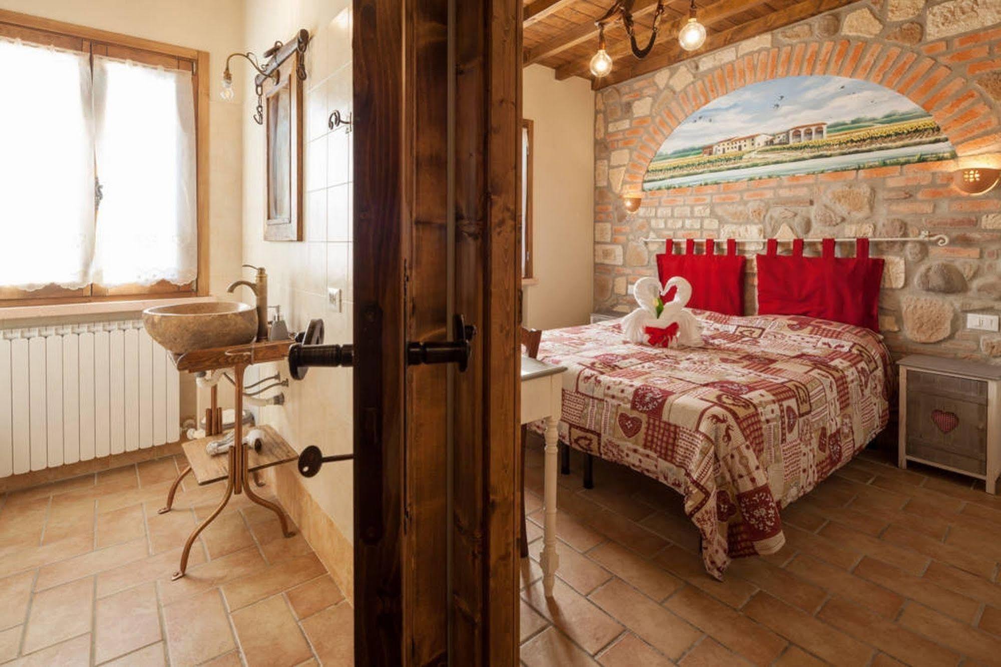 La Casa Delle Rondini Bed & Breakfast Roncoferraro Luaran gambar