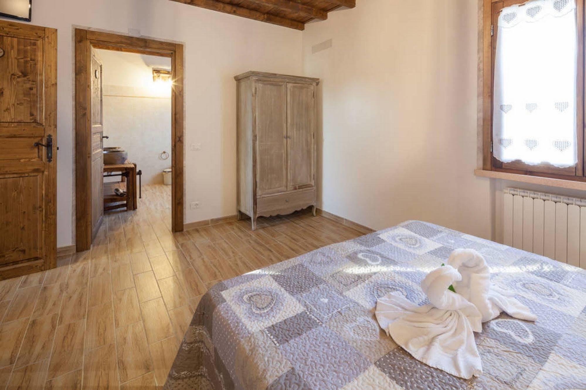 La Casa Delle Rondini Bed & Breakfast Roncoferraro Luaran gambar