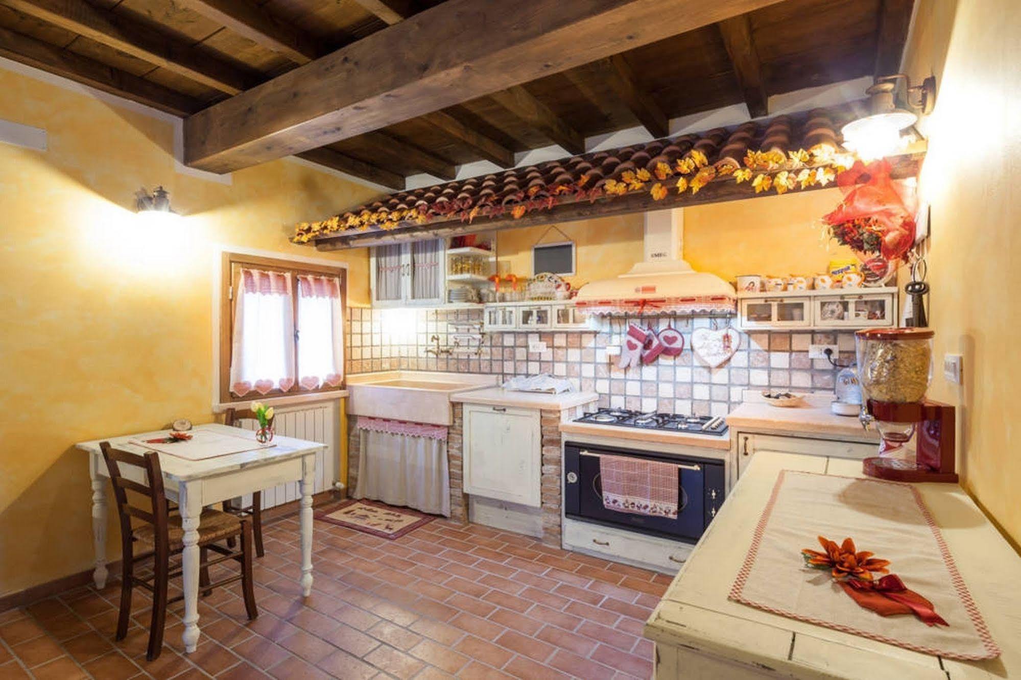 La Casa Delle Rondini Bed & Breakfast Roncoferraro Luaran gambar