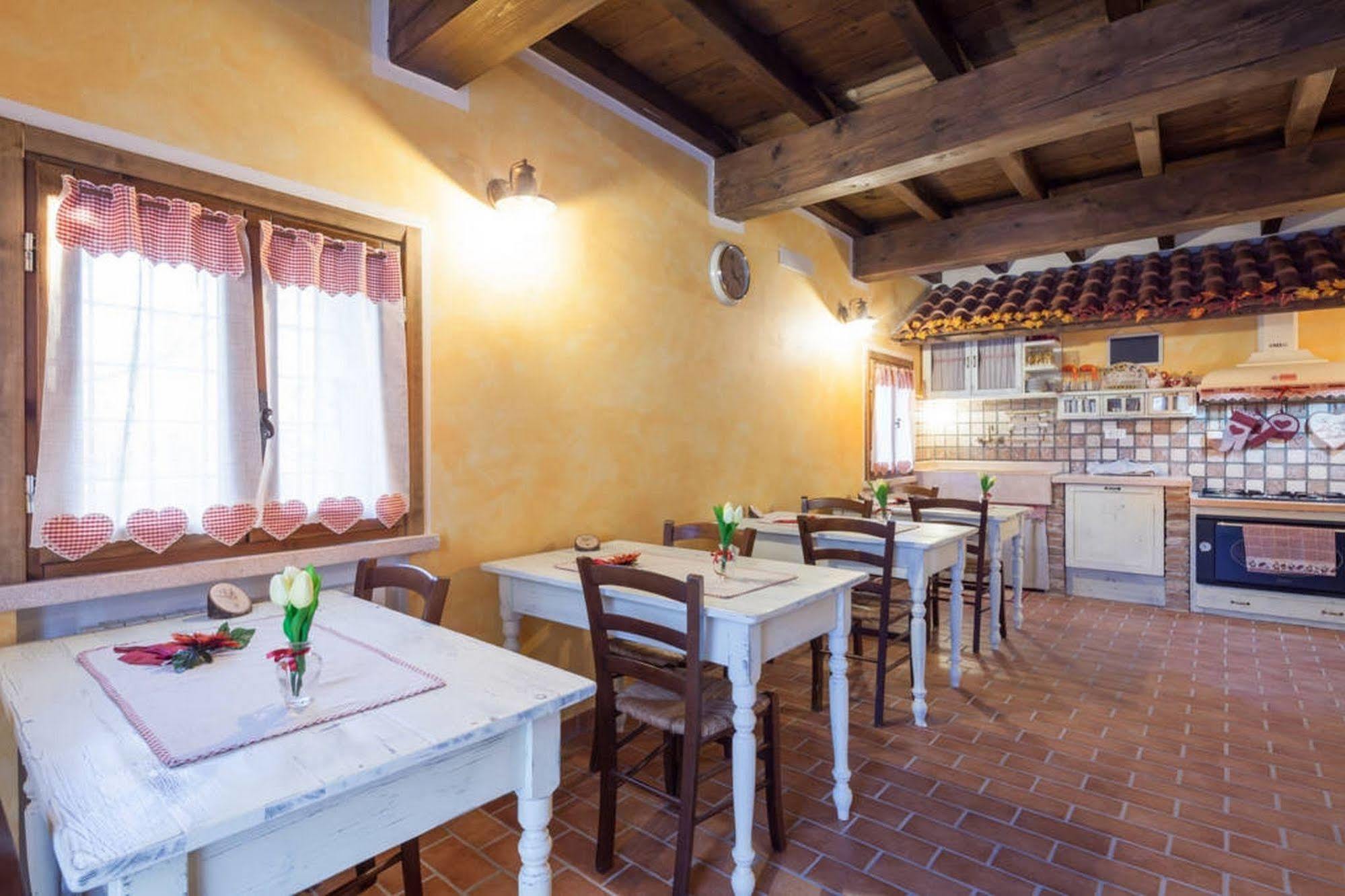 La Casa Delle Rondini Bed & Breakfast Roncoferraro Luaran gambar
