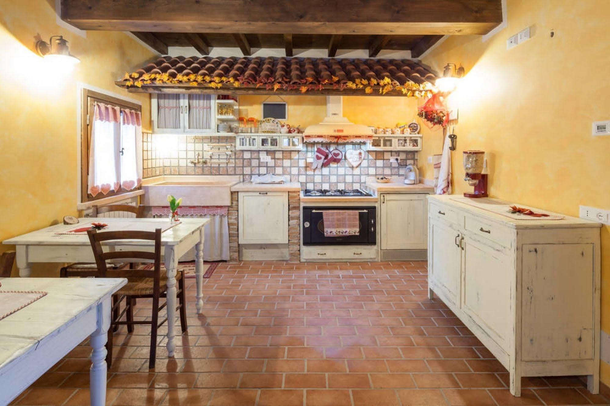 La Casa Delle Rondini Bed & Breakfast Roncoferraro Luaran gambar