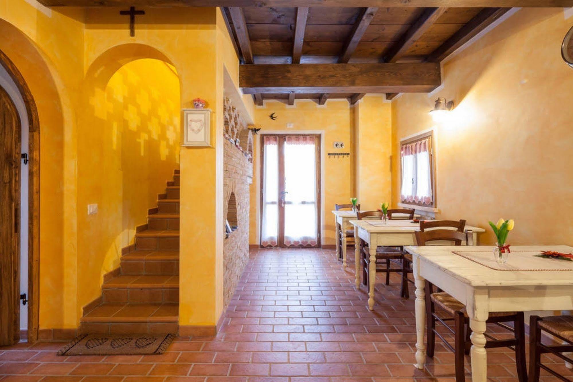 La Casa Delle Rondini Bed & Breakfast Roncoferraro Luaran gambar