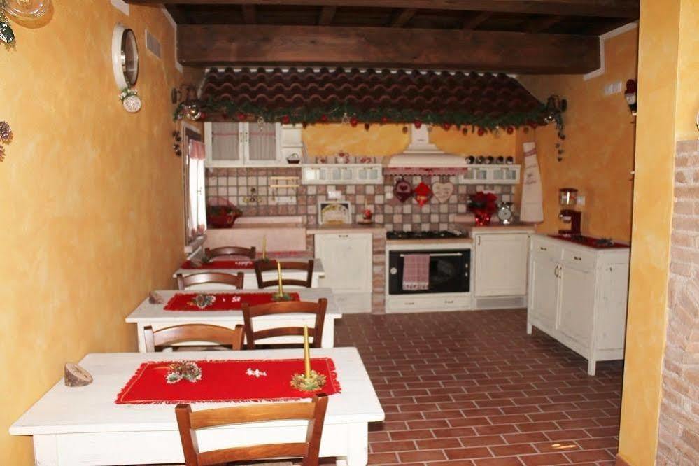 La Casa Delle Rondini Bed & Breakfast Roncoferraro Luaran gambar